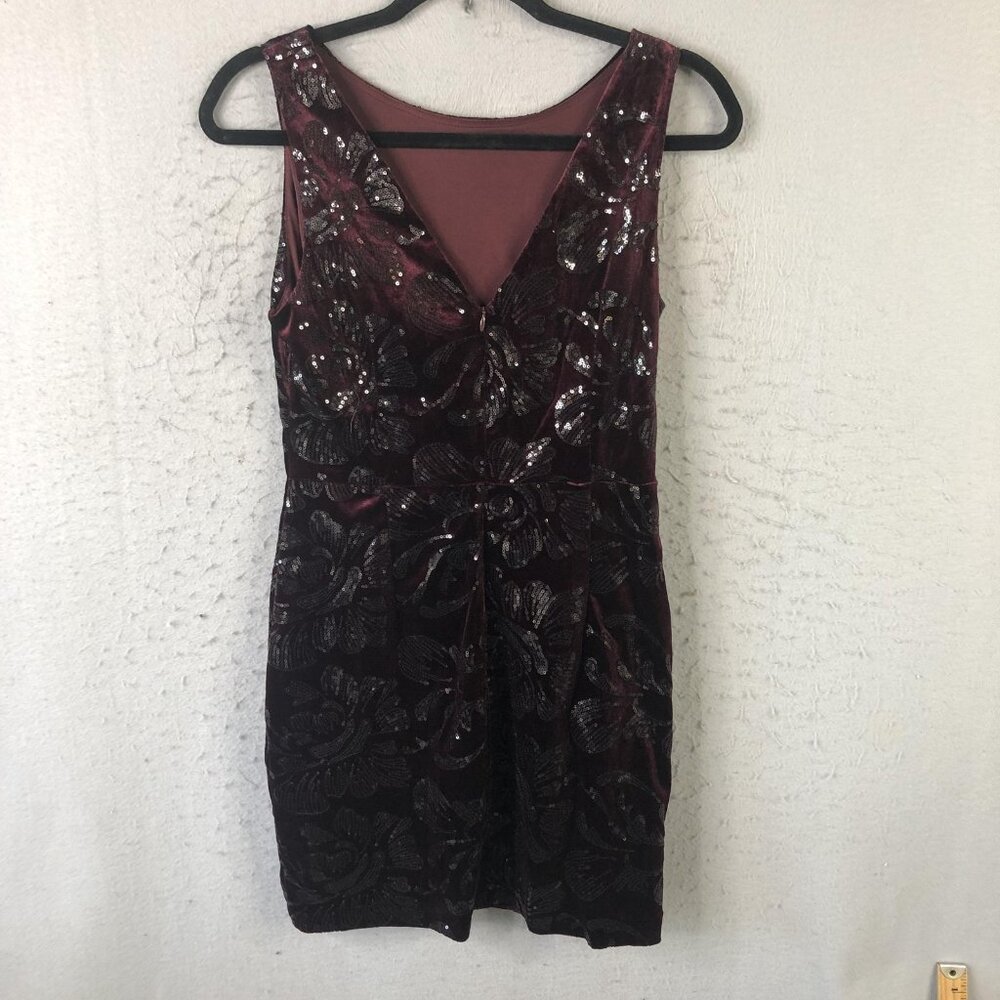 Taylor Dress Womens 4 Burgundy Velvet Sequin Floral Sheath Cocktail Party V Back - Picture 2 of 16